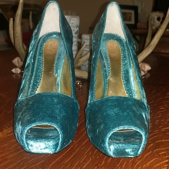 3 For $25 ZINC Turquoise Velvet Shoes. Size 7 - Picture 2 of 4